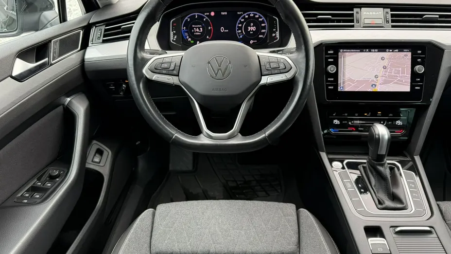 VOLKSWAGEN Passat -