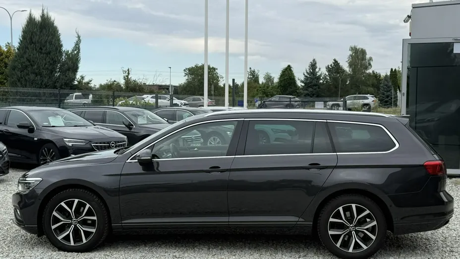 VOLKSWAGEN Passat -