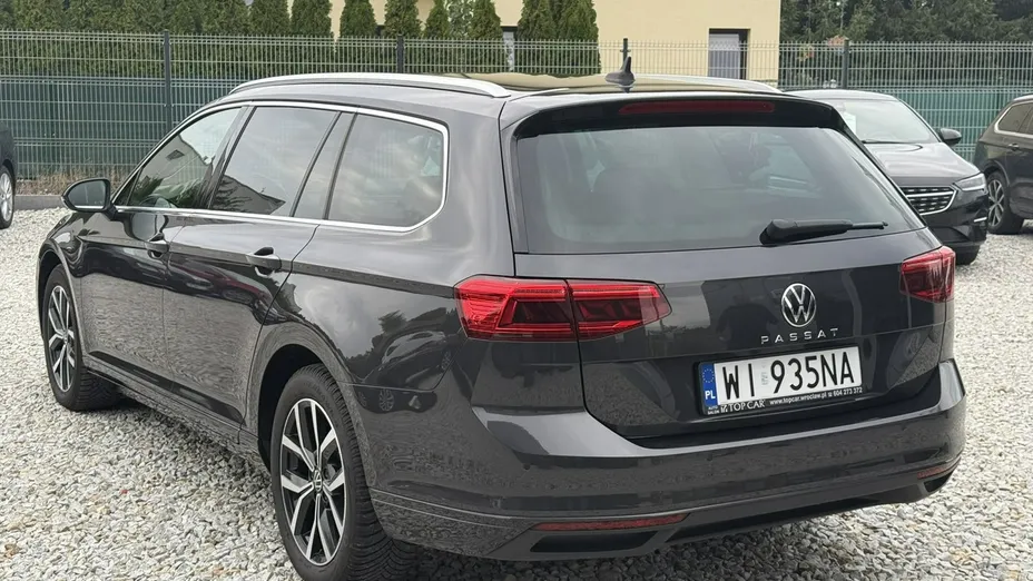 VOLKSWAGEN Passat -