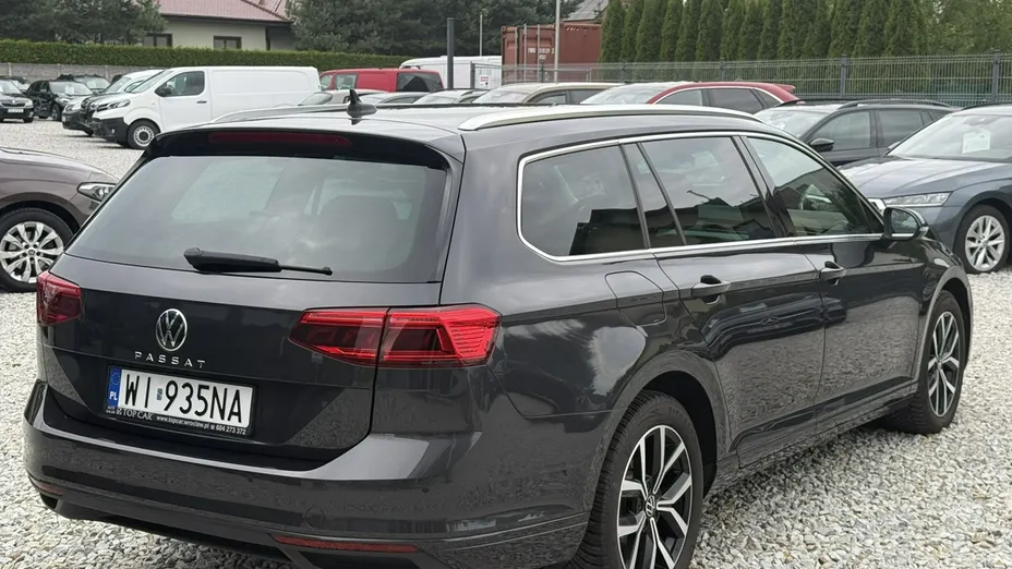 VOLKSWAGEN Passat -
