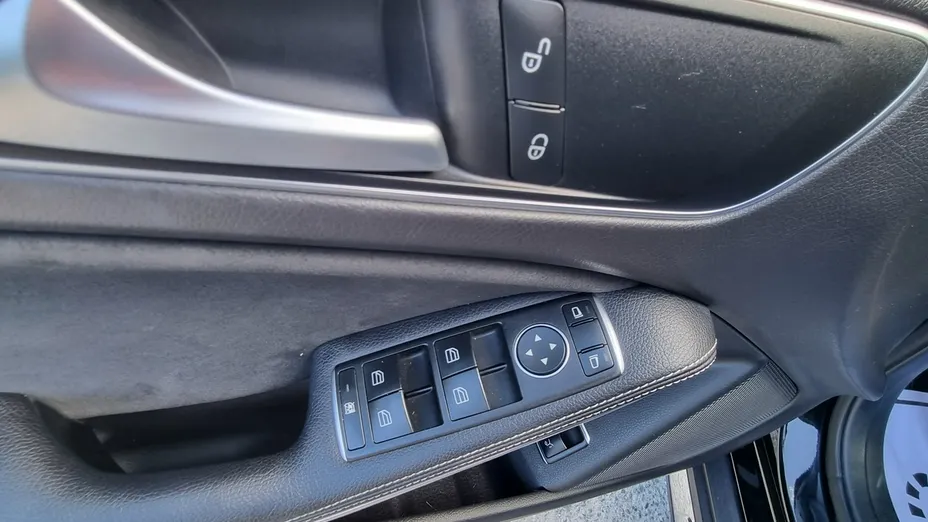 MERCEDES-BENZ GLA -