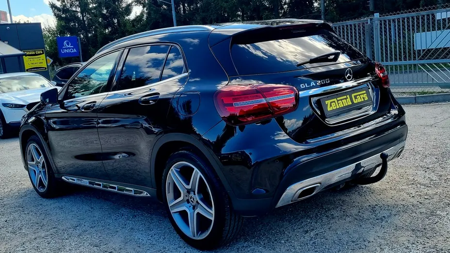 MERCEDES-BENZ GLA -