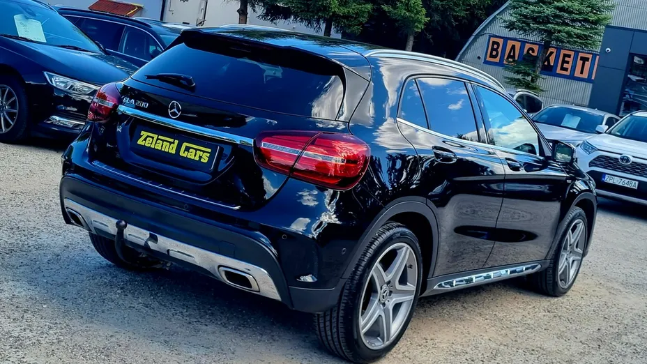 MERCEDES-BENZ GLA -