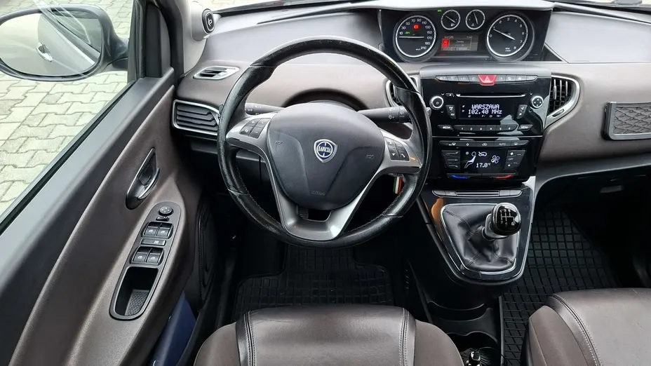 LANCIA Ypsilon -