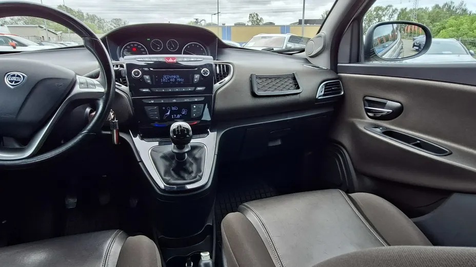 LANCIA Ypsilon -