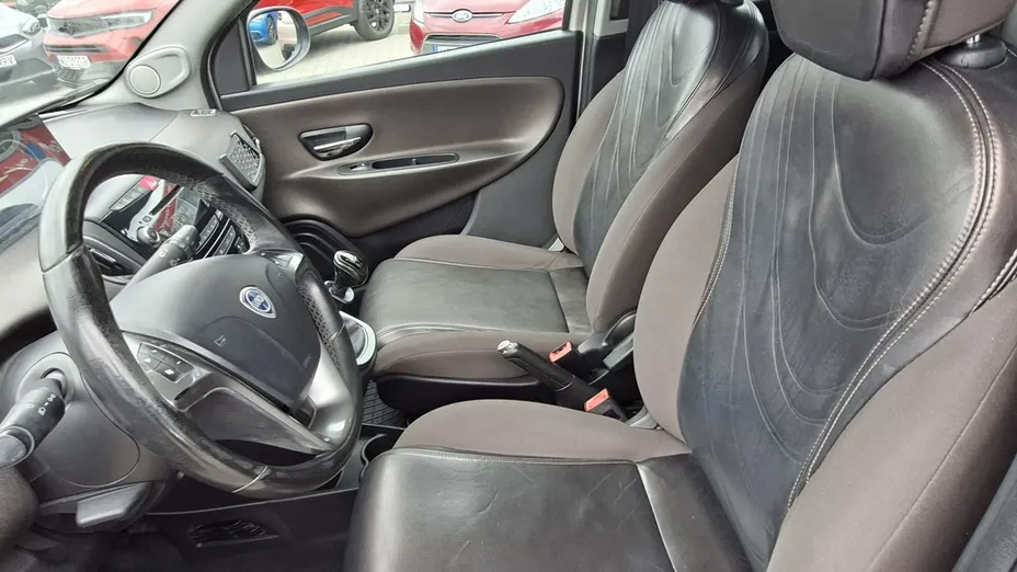 LANCIA Ypsilon -
