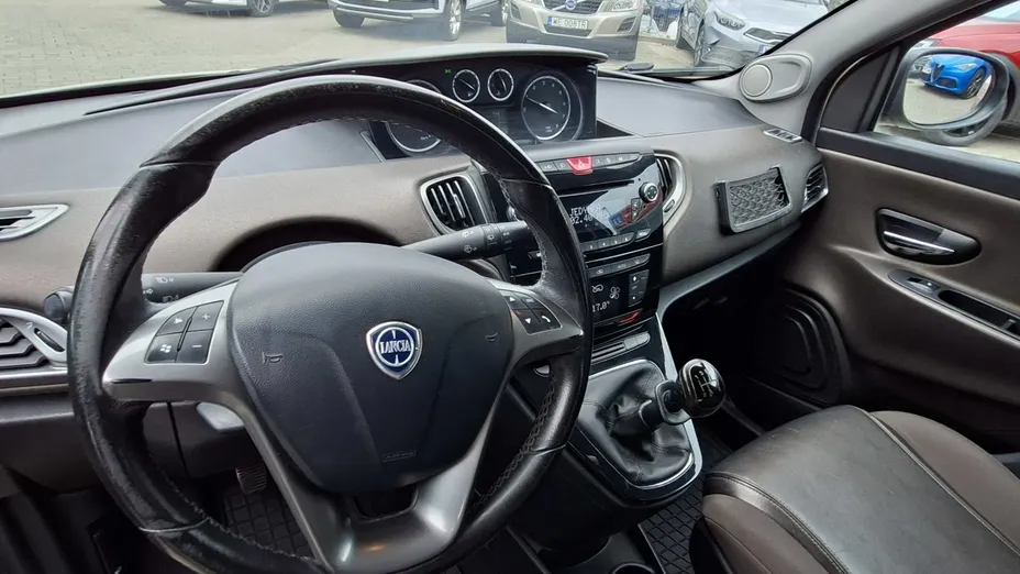 LANCIA Ypsilon -