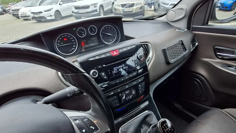 LANCIA Ypsilon -