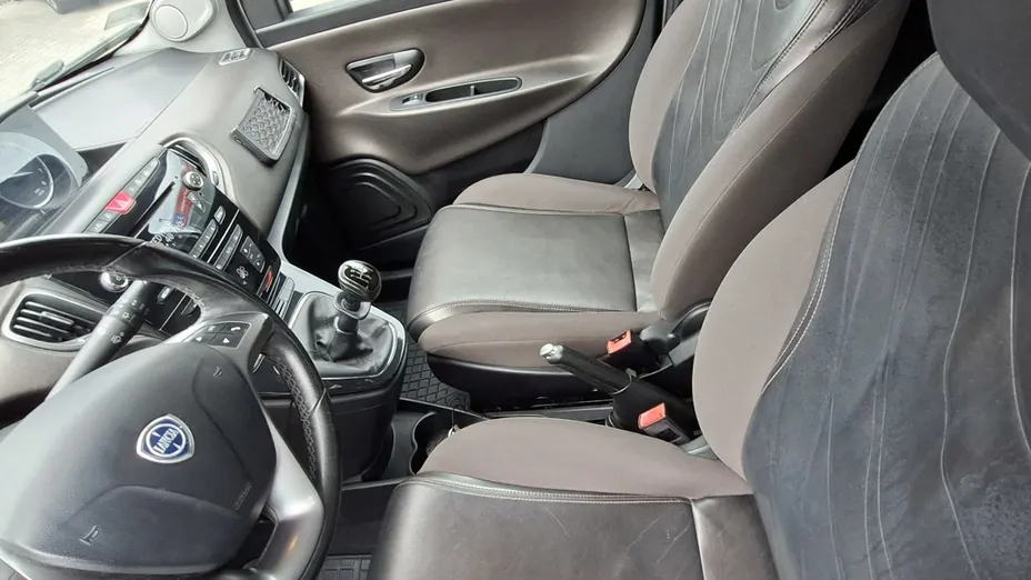 LANCIA Ypsilon -