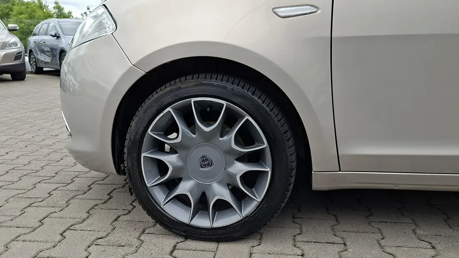 LANCIA Ypsilon -