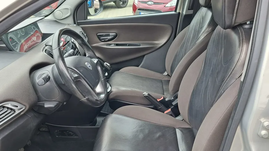 LANCIA Ypsilon -
