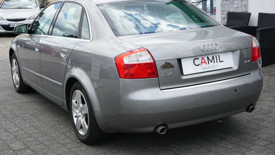 AUDI A4 -