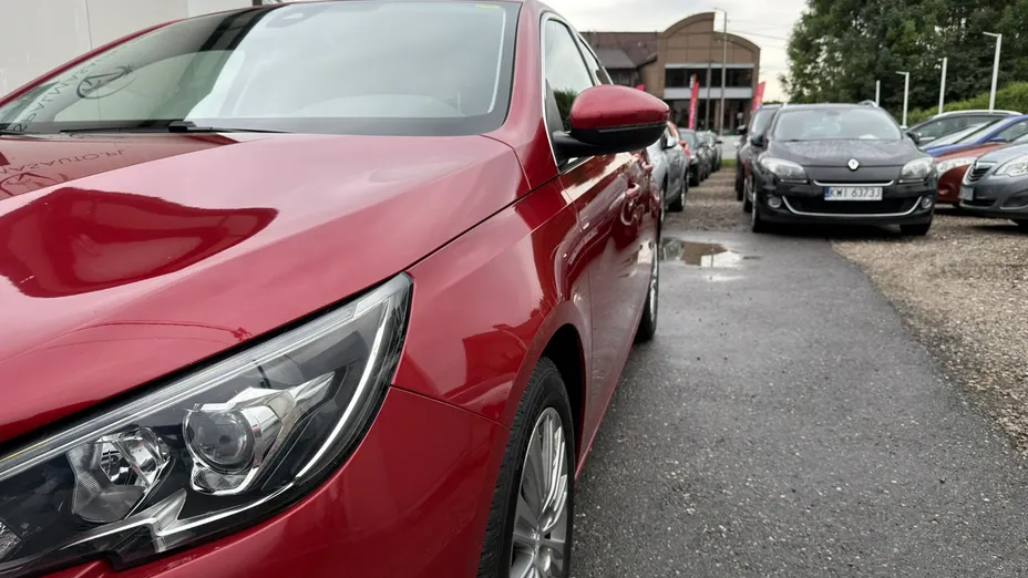 PEUGEOT 308 -