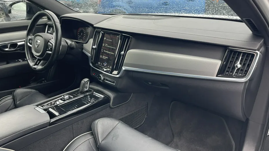 VOLVO S90 -