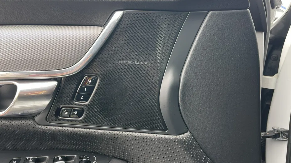 VOLVO S90 -