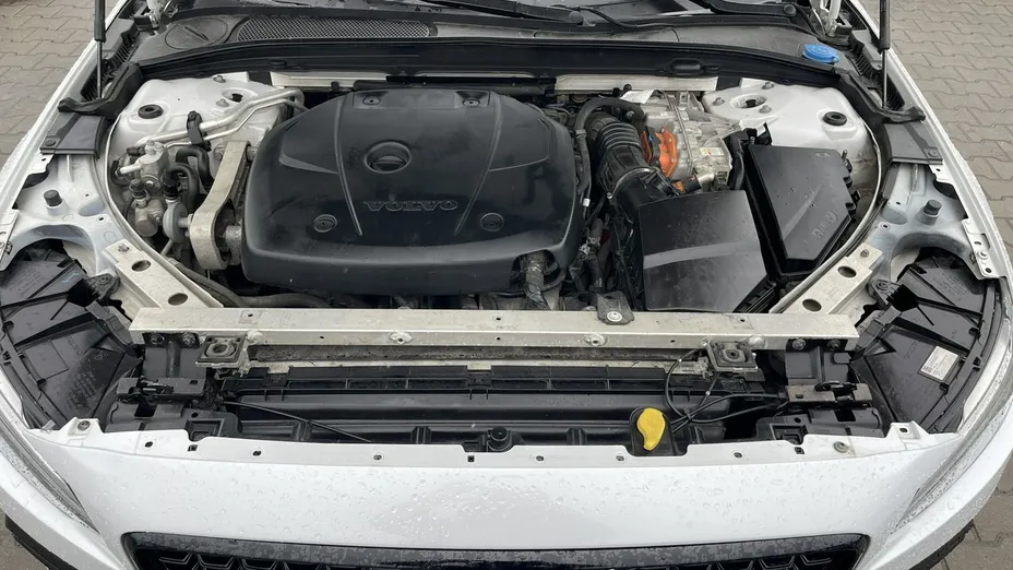 VOLVO S90 -