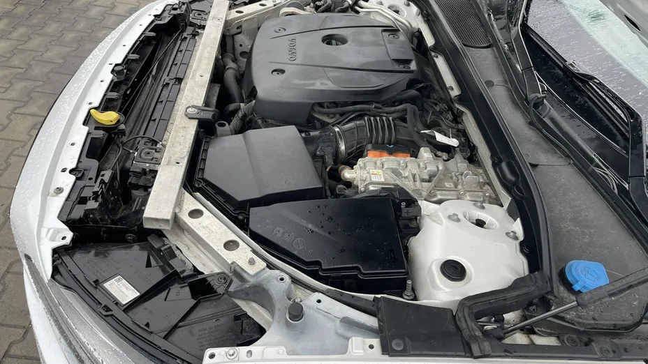 VOLVO S90 -