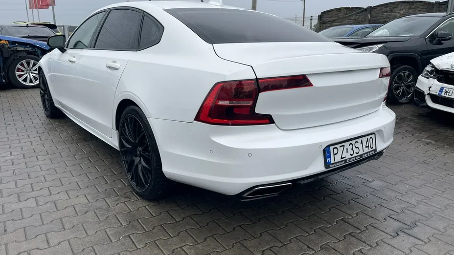 VOLVO S90 -