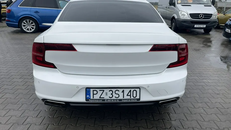VOLVO S90 -