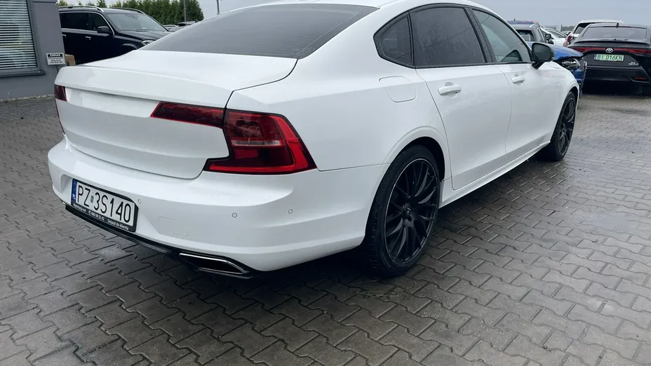 VOLVO S90 -