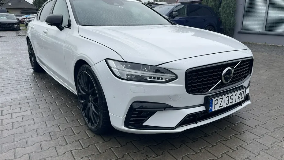 VOLVO S90 -