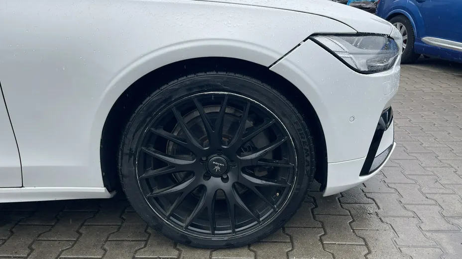VOLVO S90 -