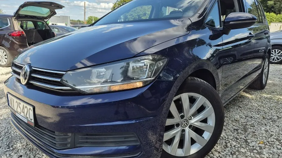 VOLKSWAGEN Touran -