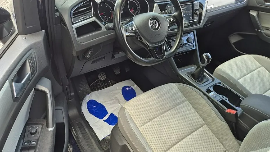 VOLKSWAGEN Touran -