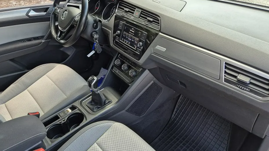 VOLKSWAGEN Touran -