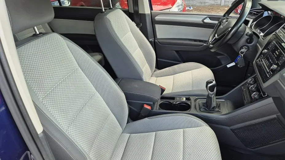 VOLKSWAGEN Touran -