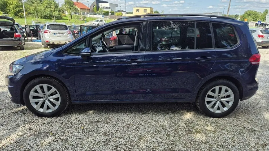 VOLKSWAGEN Touran -
