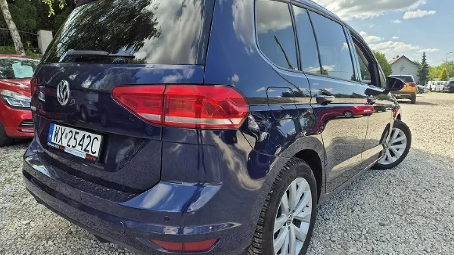 VOLKSWAGEN Touran -