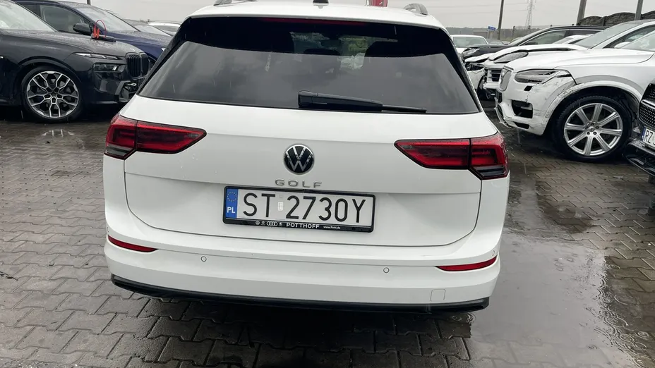 VOLKSWAGEN Golf -