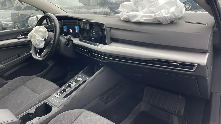 VOLKSWAGEN Golf -