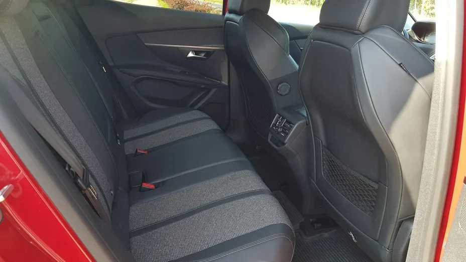 PEUGEOT 3008 -