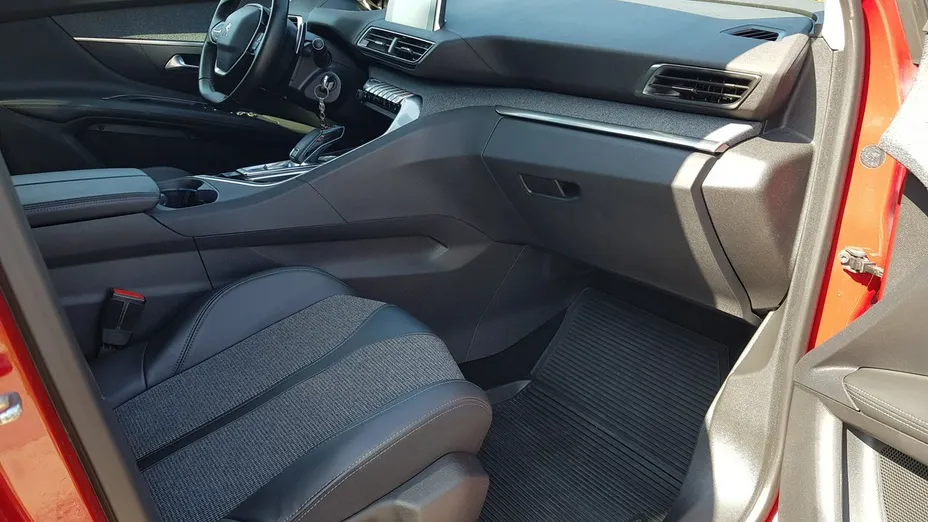 PEUGEOT 3008 -