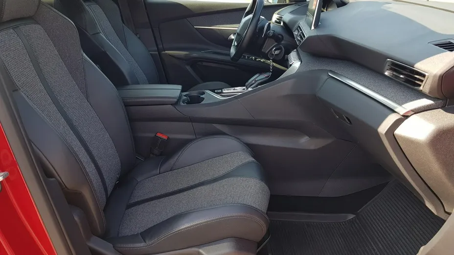 PEUGEOT 3008 -