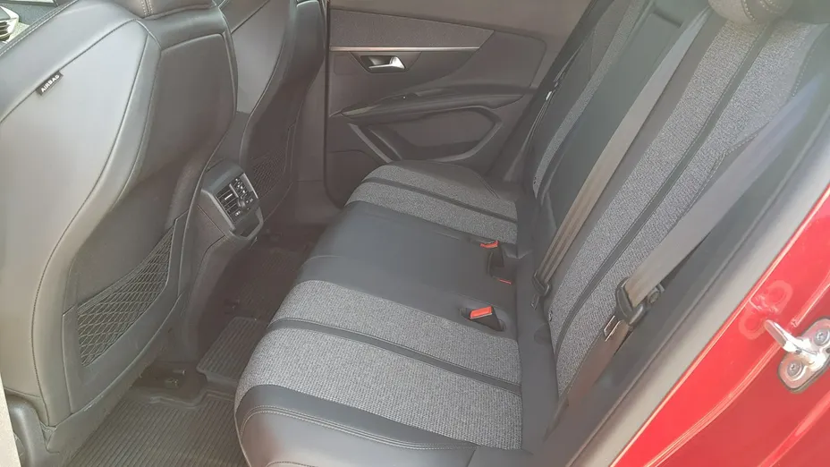 PEUGEOT 3008 -