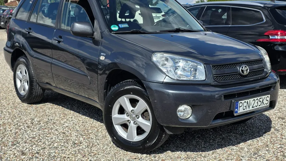 TOYOTA RAV4 -