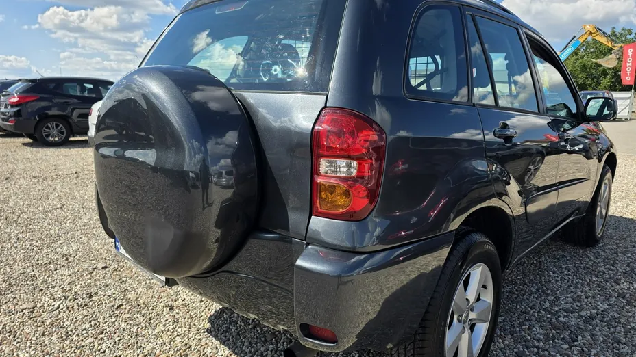 TOYOTA RAV4 -