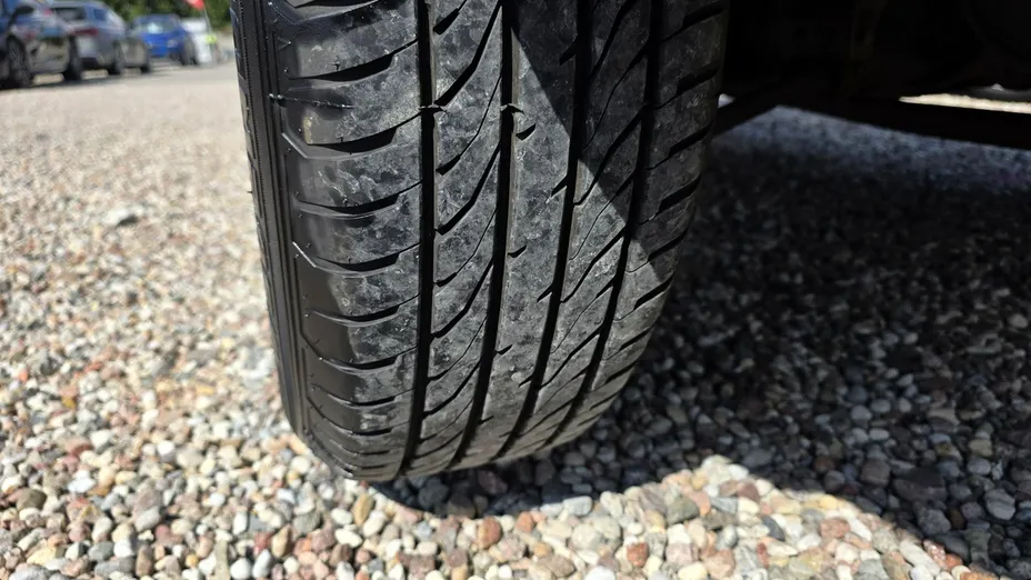 TOYOTA RAV4 -