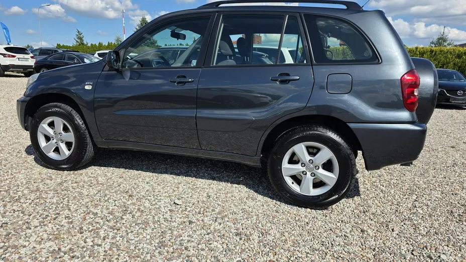 TOYOTA RAV4 -