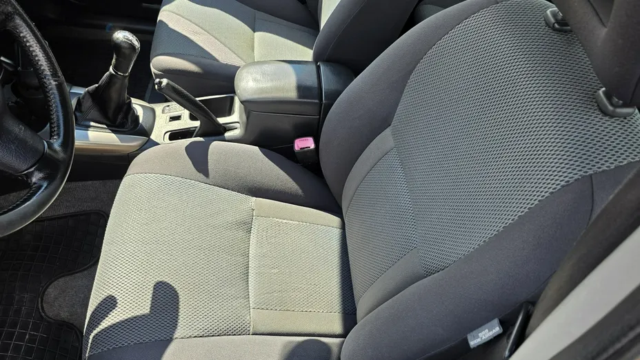 TOYOTA RAV4 -