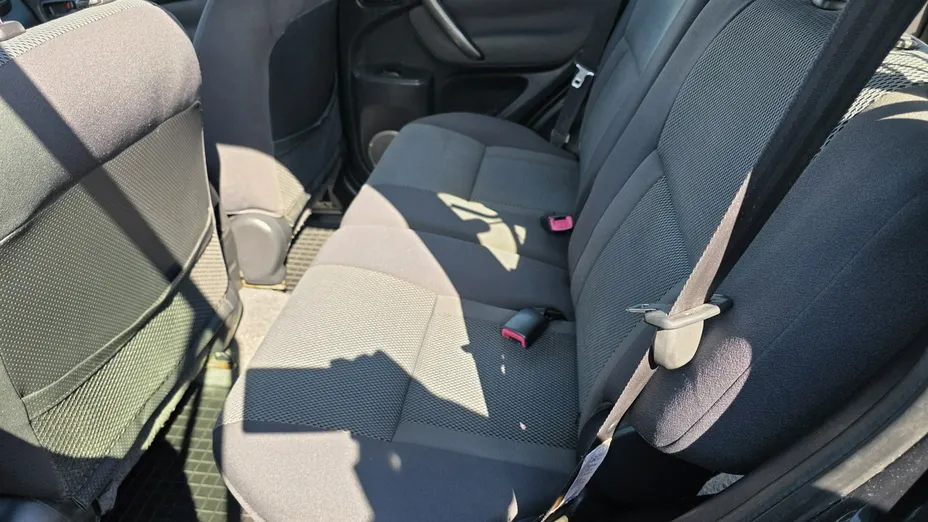 TOYOTA RAV4 -