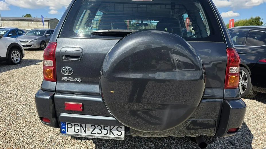 TOYOTA RAV4 -