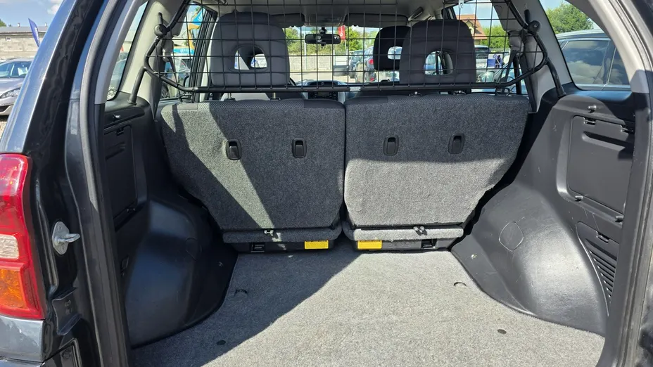 TOYOTA RAV4 -