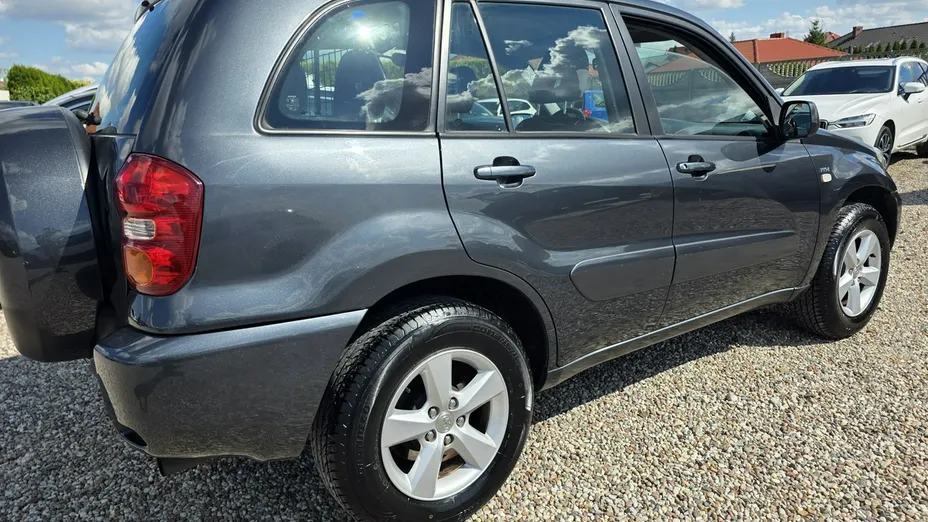 TOYOTA RAV4 -
