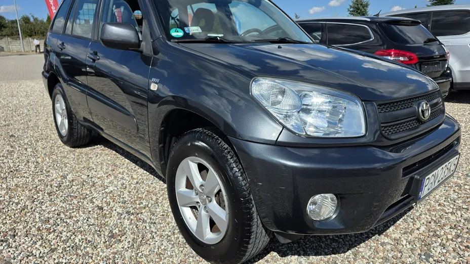 TOYOTA RAV4 -