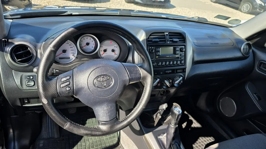TOYOTA RAV4 -