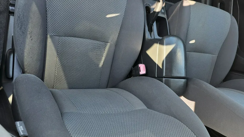 TOYOTA RAV4 -
